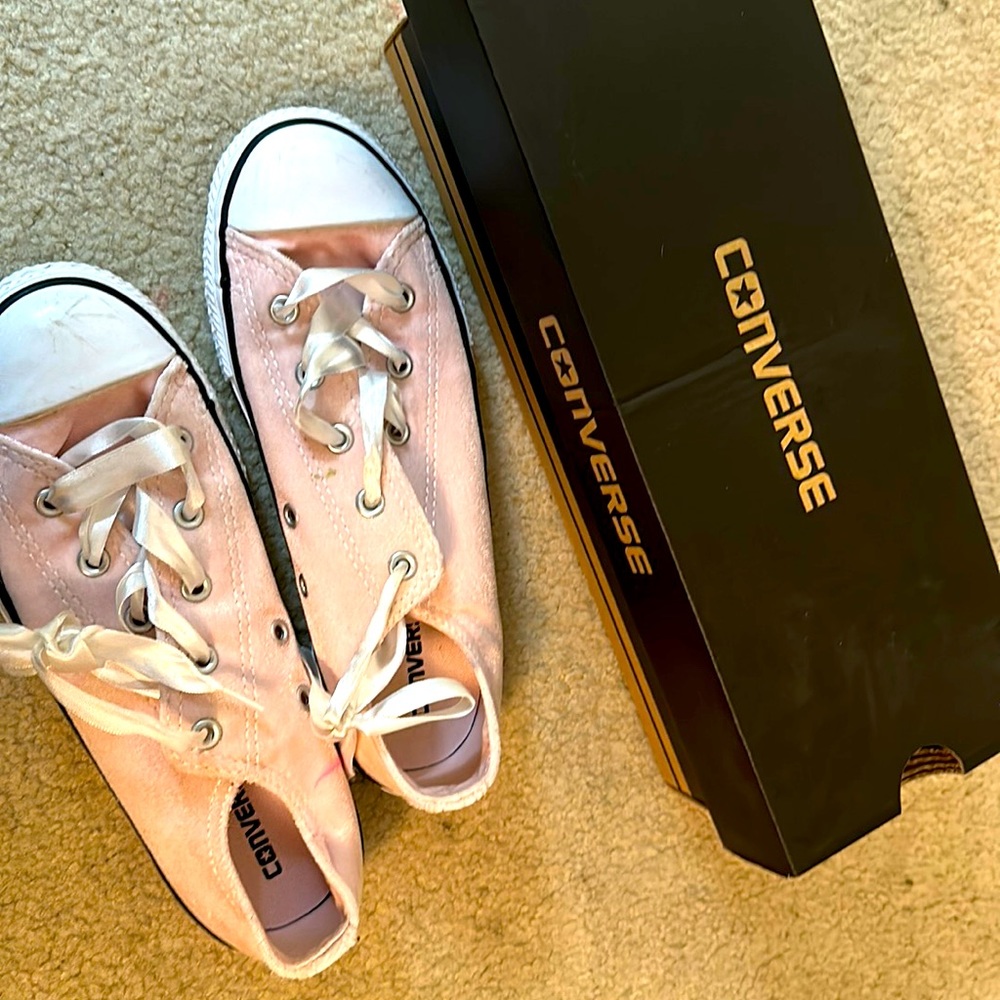 Cute baby pink velvet converse size 3 youth with white ribbon laces